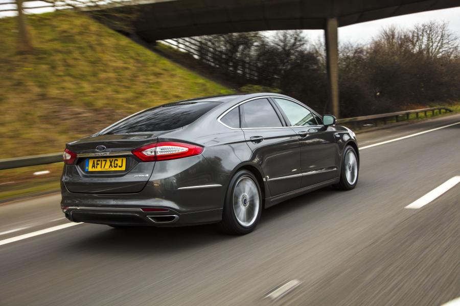  Ford Vignale Mondeo Hybrid Sedan 2016 года  (UK) (фото 3 из 6)